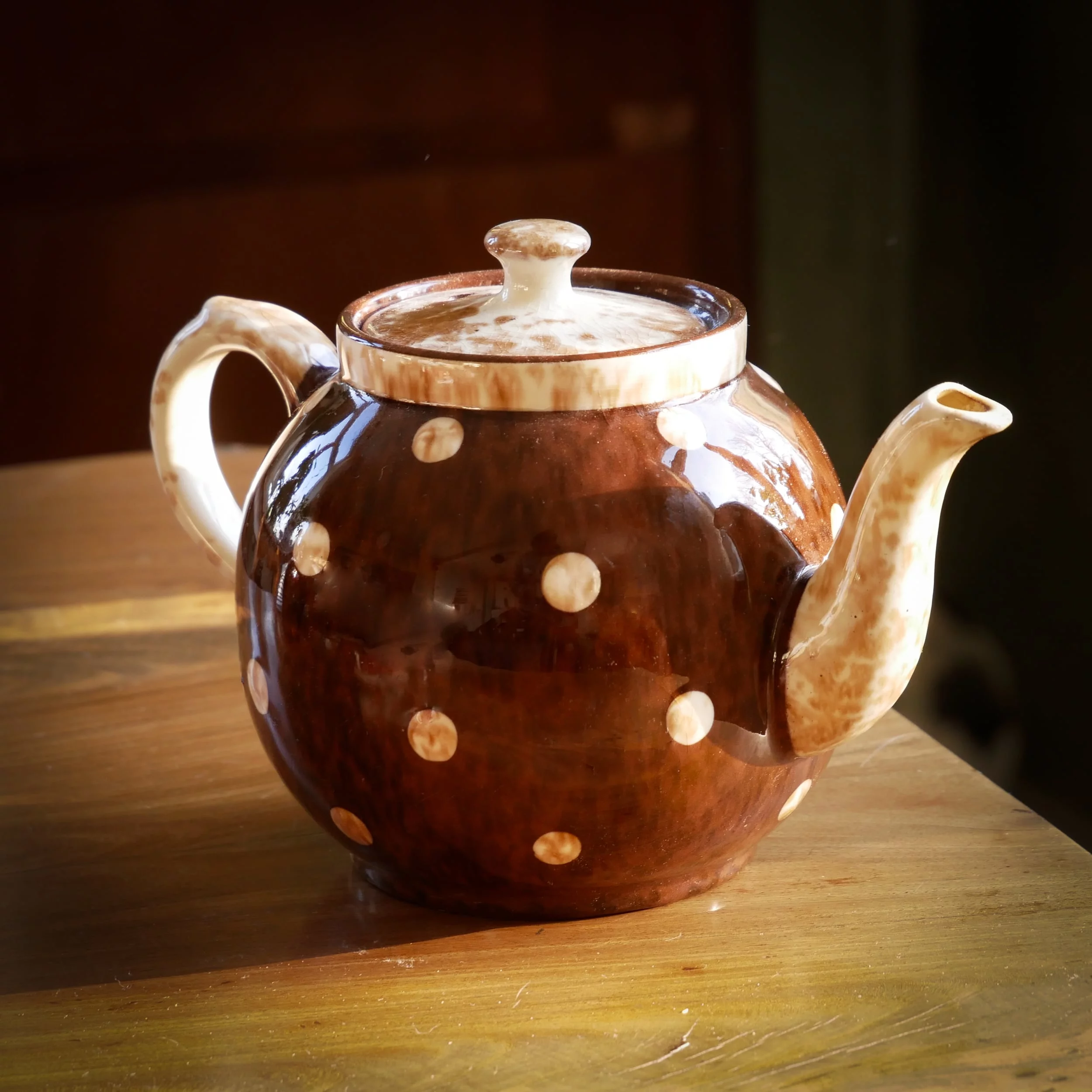 Tekanna Arthur Wood & son, prickig Brown Betty Tekanna arthur wood & son, prickig brown betty