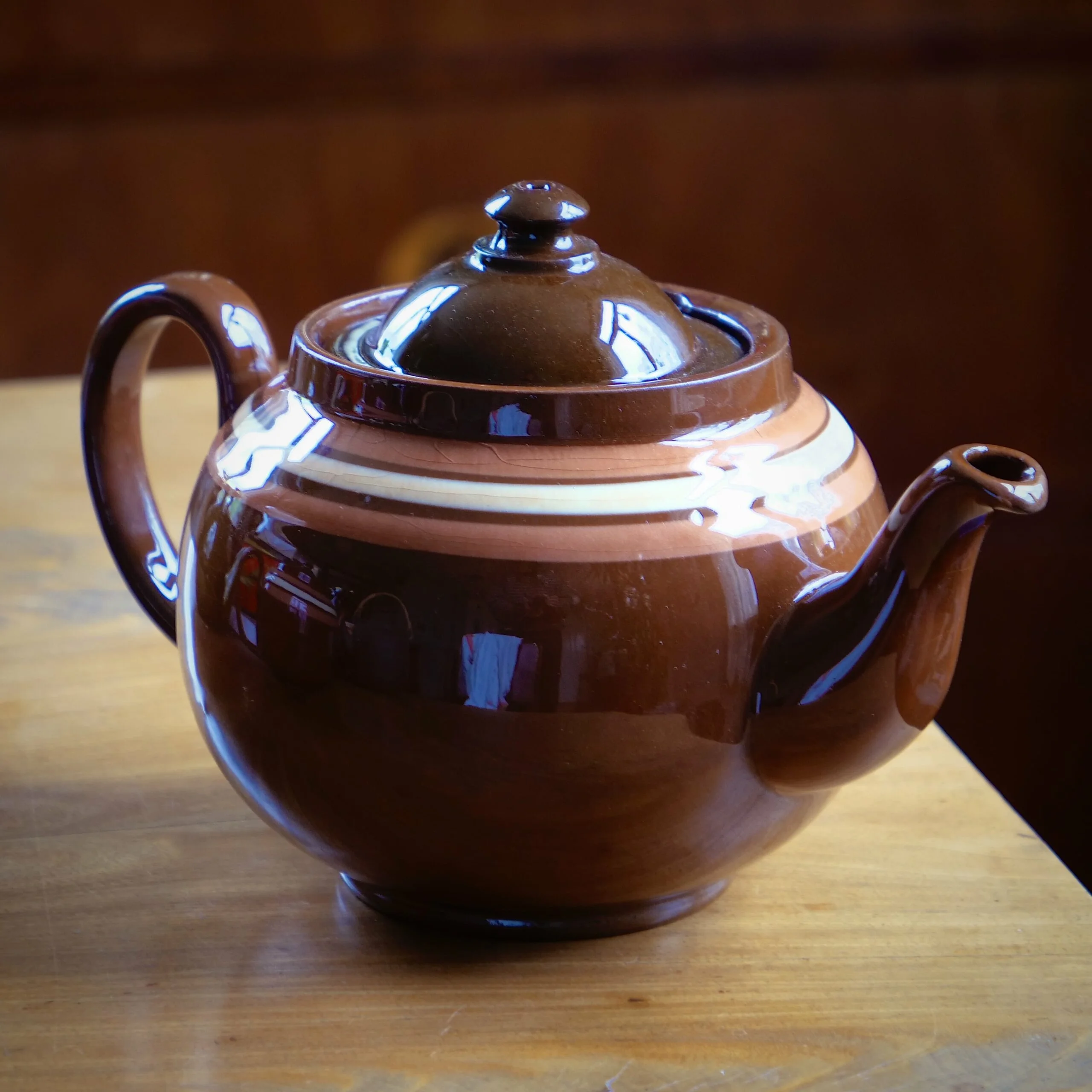Tekanna ALB, Brown Betty med tre ränder Tekanna alb, brown betty med tre ränder