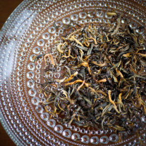 gult te från tegården Dongzhai i Yunnan
